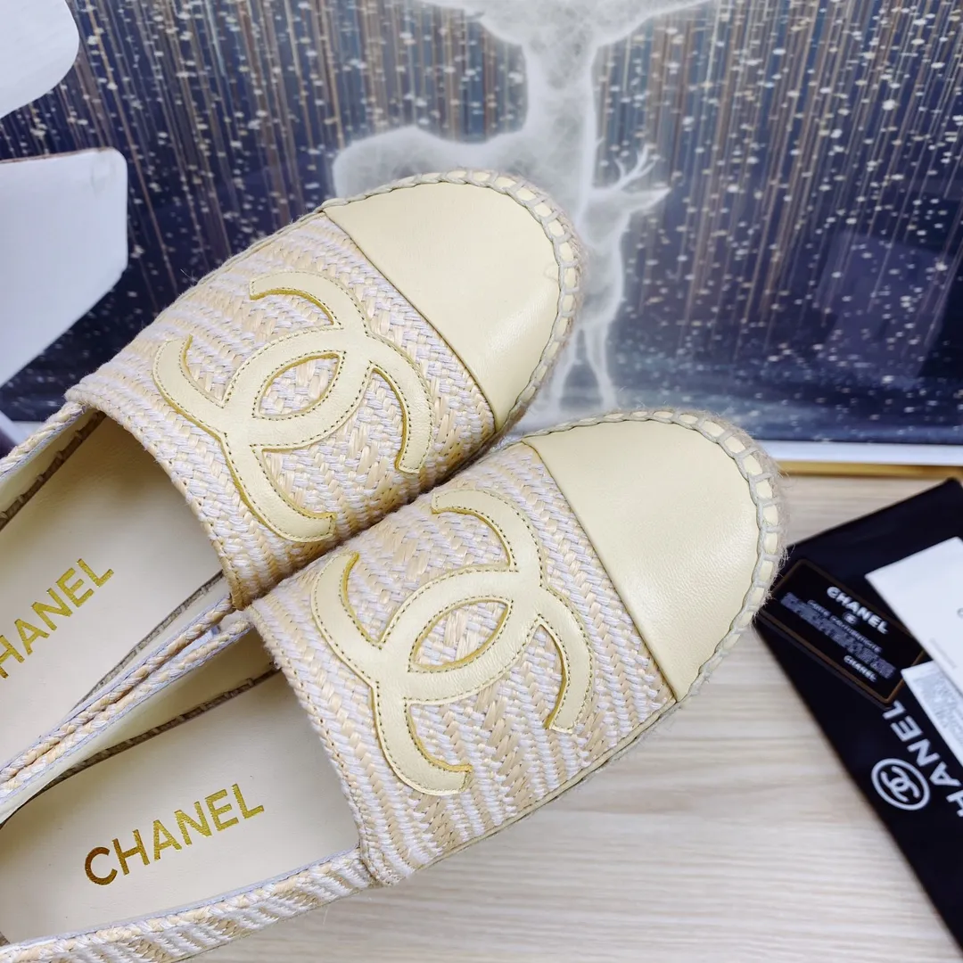 👟👟Ex-factory price 440👟👟 24s new color Chanel ✈️2023s spring and summer new fisherman shoes 😍😍Taikoo Hui purchased three pairs of original development 🐂🐂with purchasing white double-layer outer packaging 🤩Original one-to-one shipment ❗️❗️Code number: 34-42 (34 41 42 customized)
